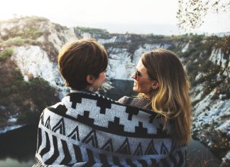 Making New Friends the Old-Fashioned Way friends | Albuquerque Moms Blog