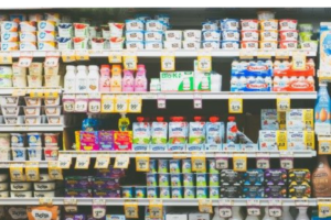 brave mom in the grocery store