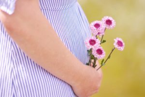 pregnant woman with flowers
