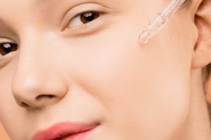 woman-with-pink-lipstick-3762871