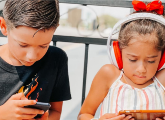 6 Reasons My Kids Get to Use Their Devices When We Eat Out