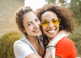 5 Green Flags of Friendship :: What I Look for in a Friend