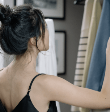 5 Simple & Stylish Summer Outfits for Moms on the Go 5 Simple & Stylish Summer Outfits for Moms on the Go