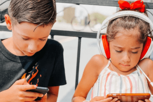 6 Reasons My Kids Get to Use Their Devices When We Eat Out
